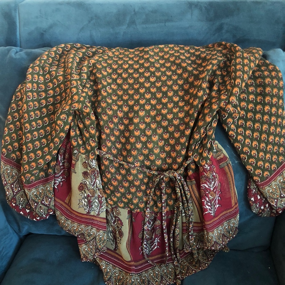 Patterned Blouse - Picture 2 of 3